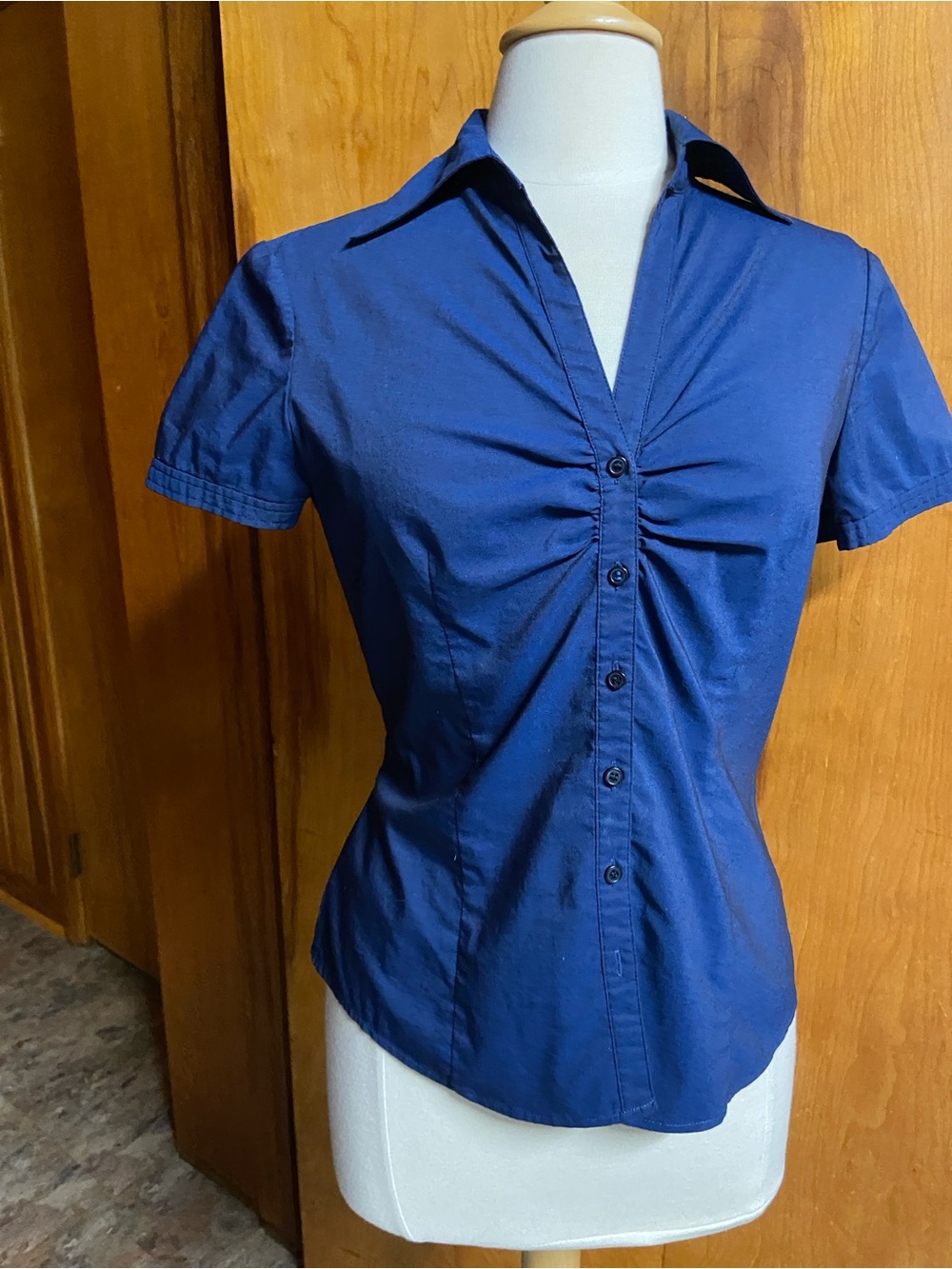NEW YORK & CO Navy Blue Short Sleeve RUCHED Button Front Shirt